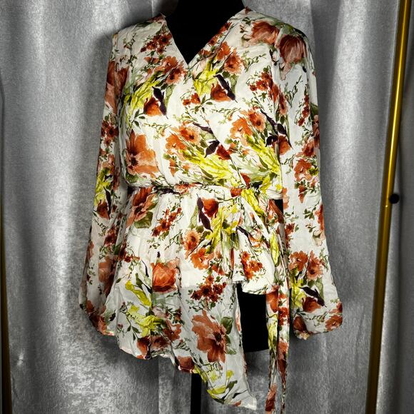 167. NWT Gilli Floral Faux Wrap Blouse Size Medium - Picture 4 of 7